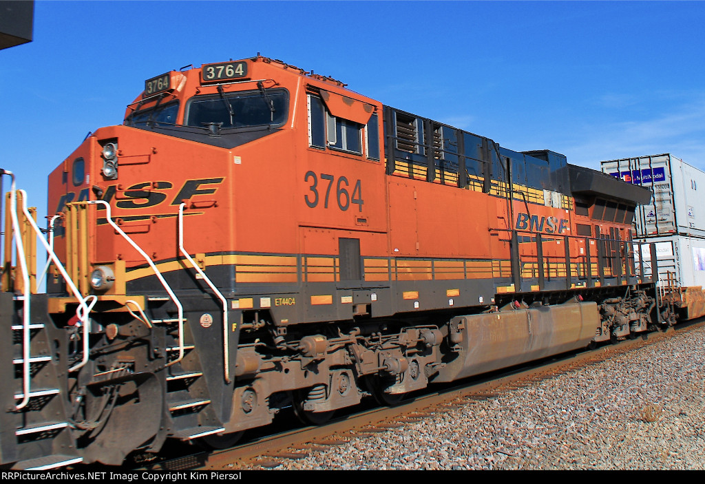 BNSF 3764